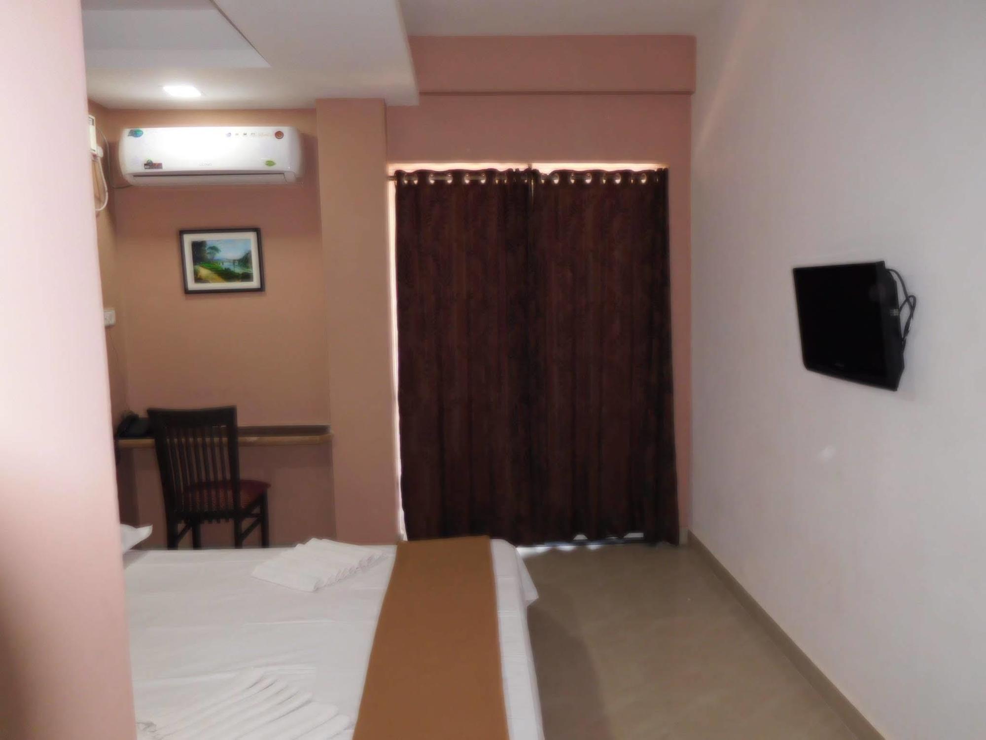 Oyo 9913 Nova De Goa Hotel Panaji Exterior foto
